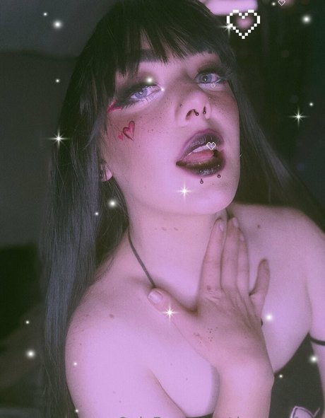 demonsfree model pretty img