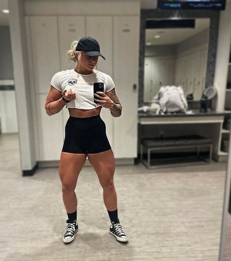 Melanie Doulik pornstar pretty images