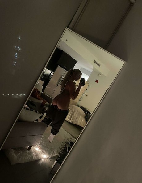 Melanie Doulik erotic pornstar photo