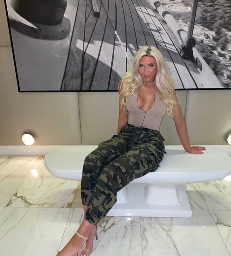 Sarah Baer star top galleries