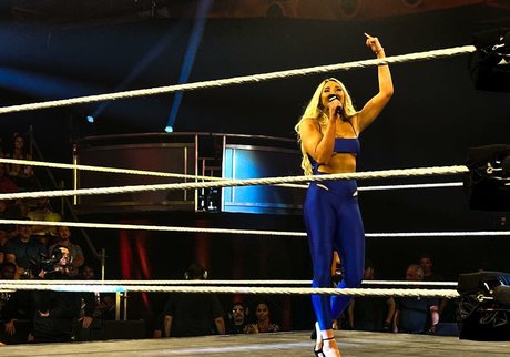 Sarah Baer model picture