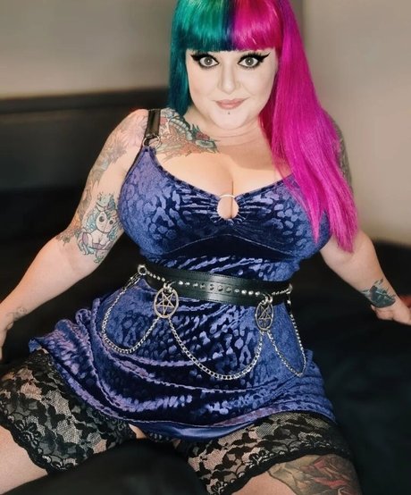 Gothabilly queen nice model img