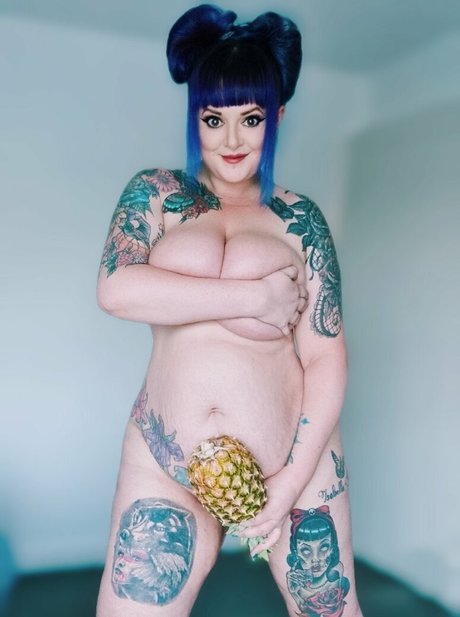 Gothabilly queen star pretty picture