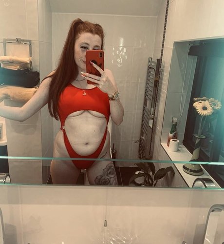 Molly Capper free actress images