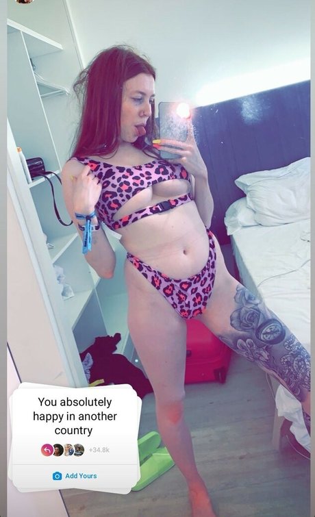 Molly Capper pornographic model picture