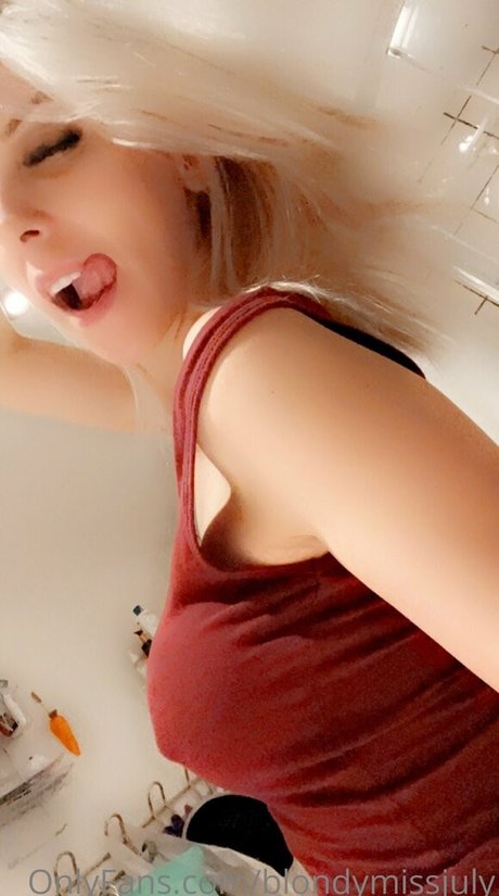blondymissjuly pornstar art photos