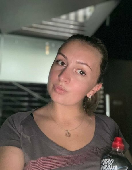 anna bellla pornographic model pictures