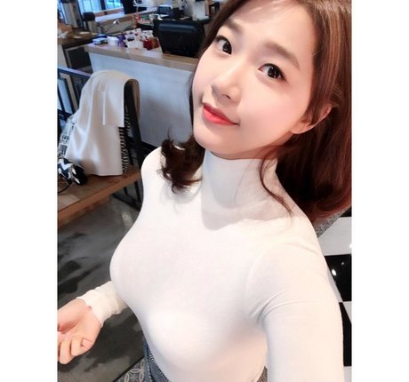 Ohttomom pornographic model img