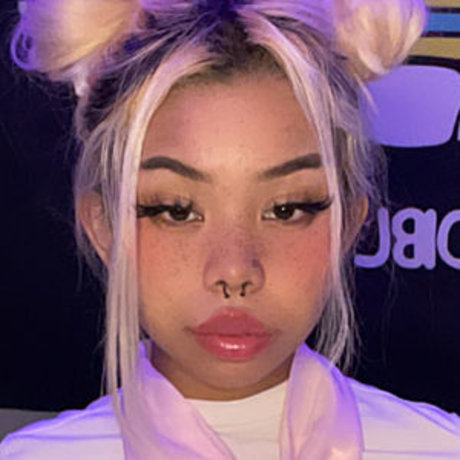 Mochimae model nude photo