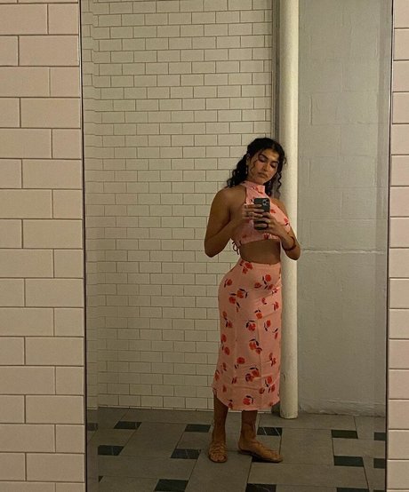 Itstaleen nude pornstar pic