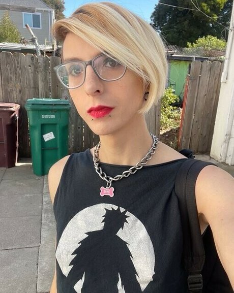 Cassie Coyote hd model pictures