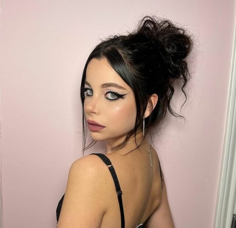 Ellise pornographic model images