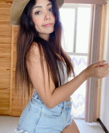 Dania Altamirano model free gallery