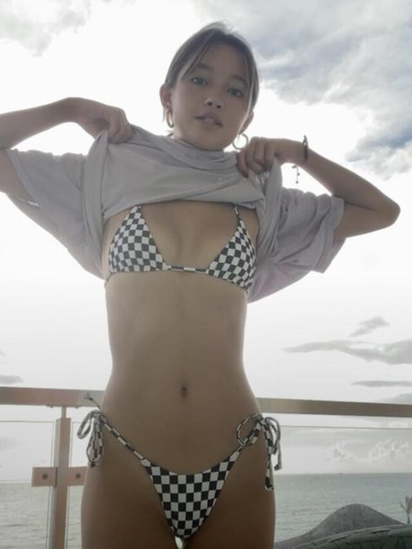 Lily Chee sexy pornstar pictures