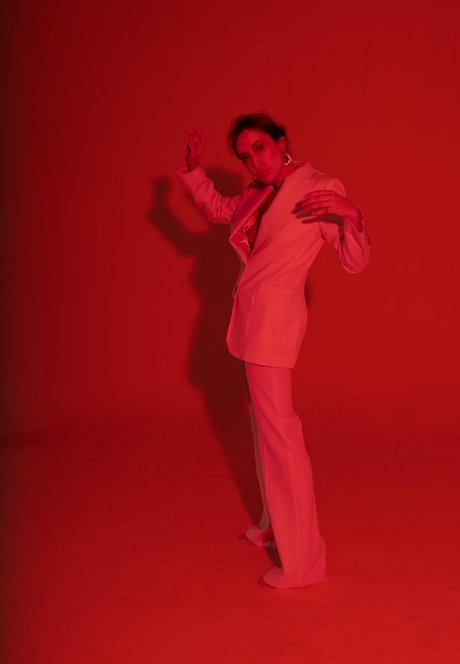 Elohim naked model image