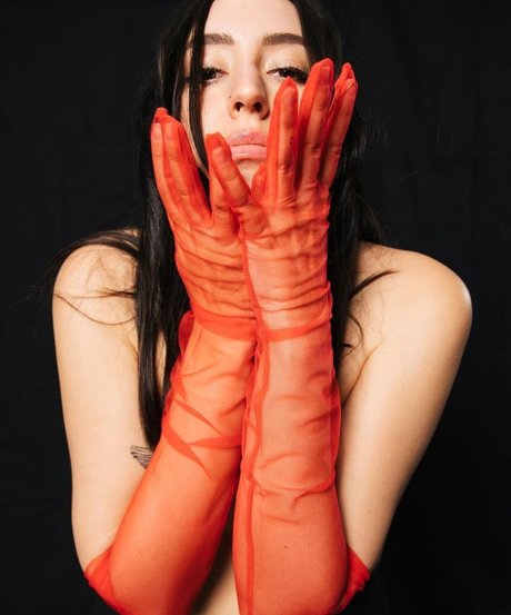 Elohim pornstar exclusive pics