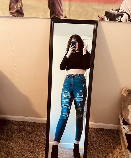 Kelbaby naked pornstar pic