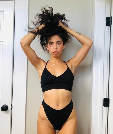 Indigo De Souza model picture