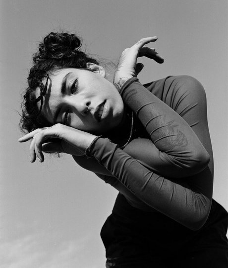 Indigo De Souza model perfect galleries