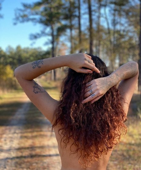 Indigo De Souza naked model gallery