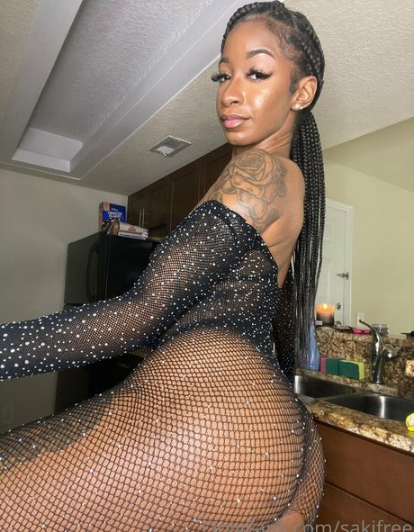 sakifree naked model pictures