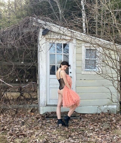 Ella Hunt star nice pictures