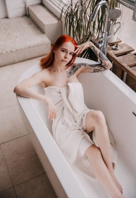 Denly model exclusive picture