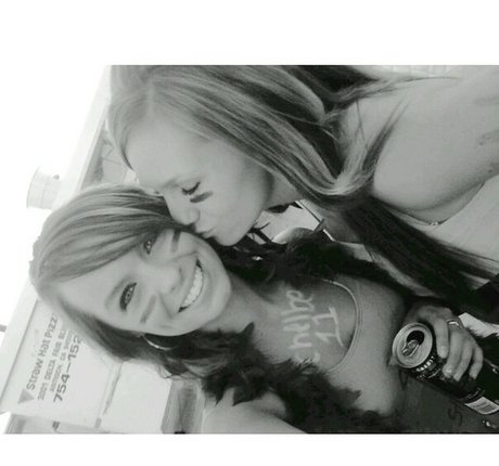 Amber BeIarski nude actress img