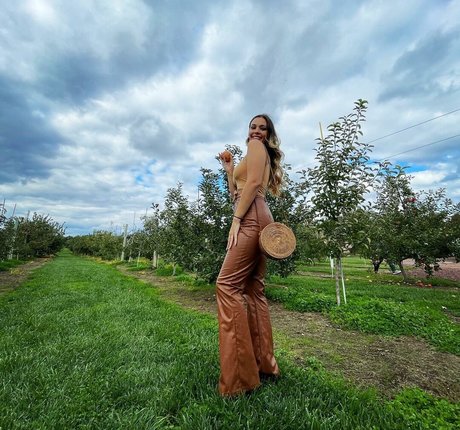 Ally Dowd star beautiful pictures