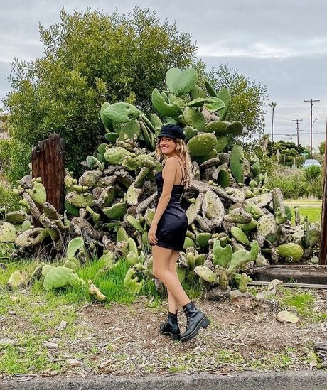 HannaH best model pic