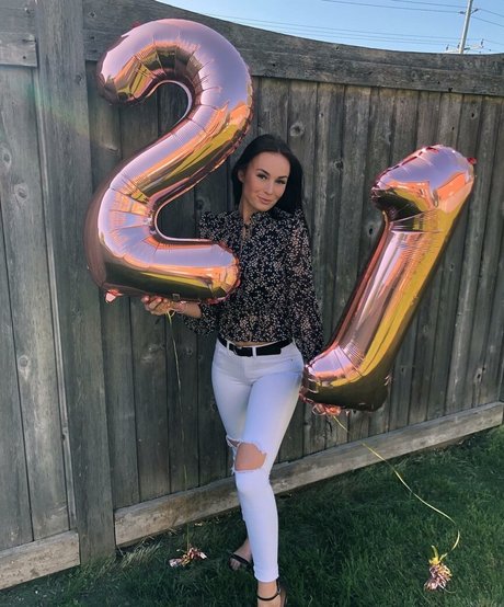 Logan Fabbro adult model pic