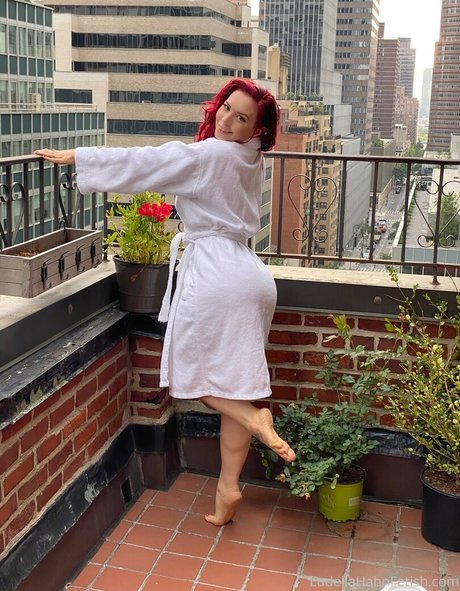 ludellahahn hot actress pics