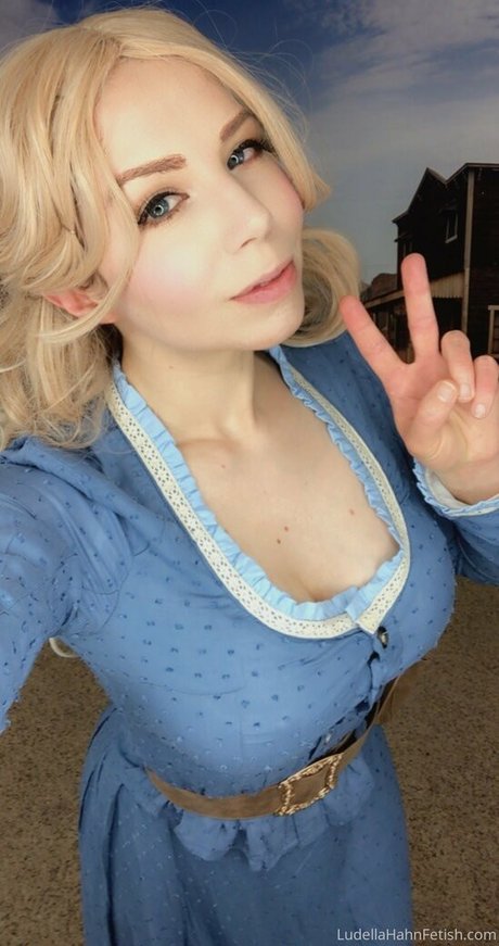 ludellahahn star naked images