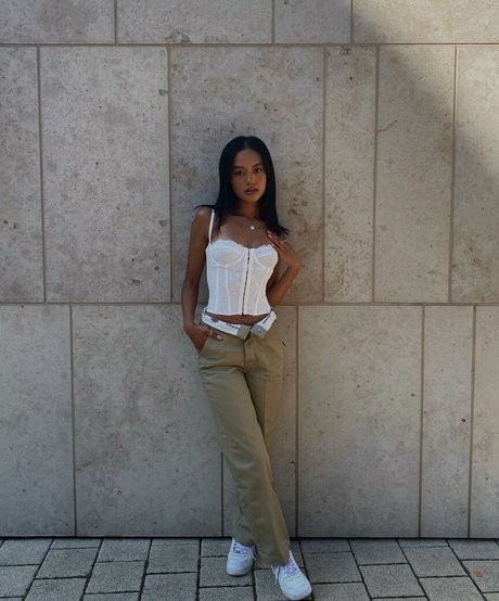 jaruwanzehrer erotic model img