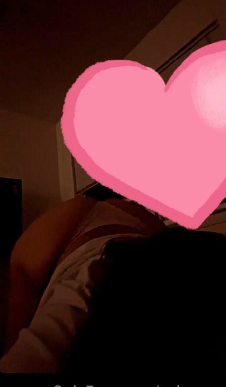 Valerie Magallanes model photo