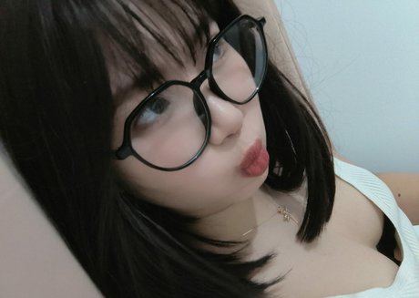 Mizaki Levi model pretty pictures