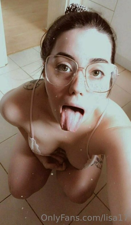 lisa17 model top img