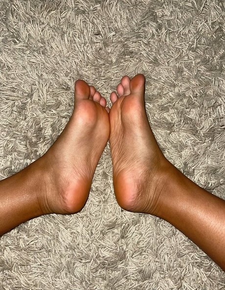 fineislandfeet adult model image