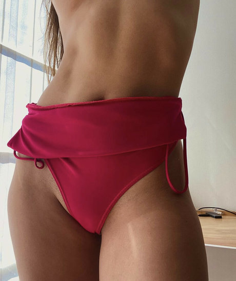 mararciniegaa sexy model img