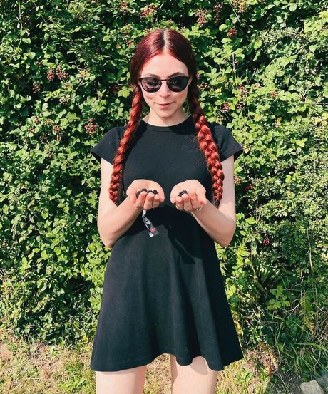 mushutwitch naked model pic