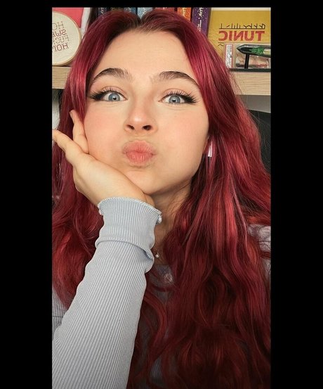 mushutwitch erotic model img