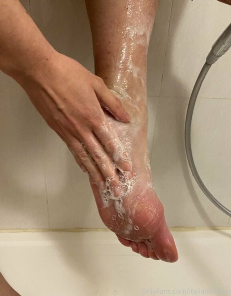 italianfeetluv model naked images
