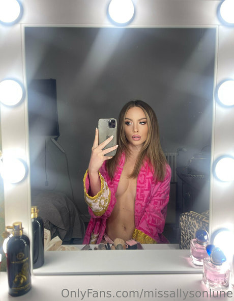 missallysonlune star free pictures