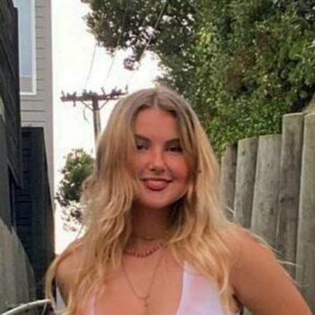 chlobailley hot star gallery