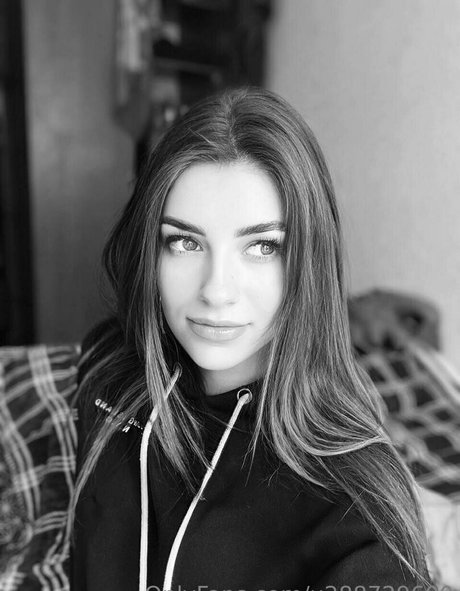 annie minor star nude photos