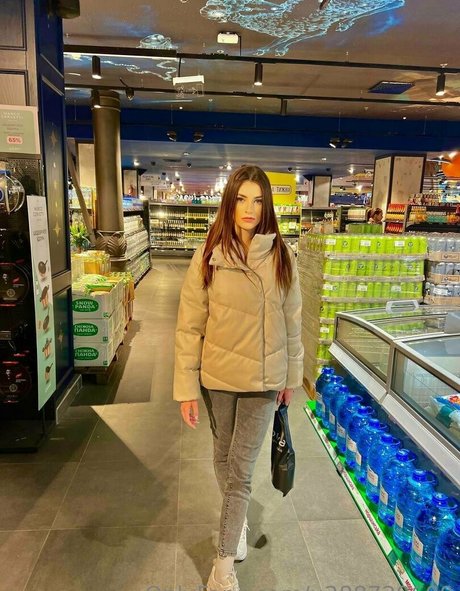 annie minor art star photos