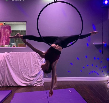 Tarah Kayne model beautiful pics