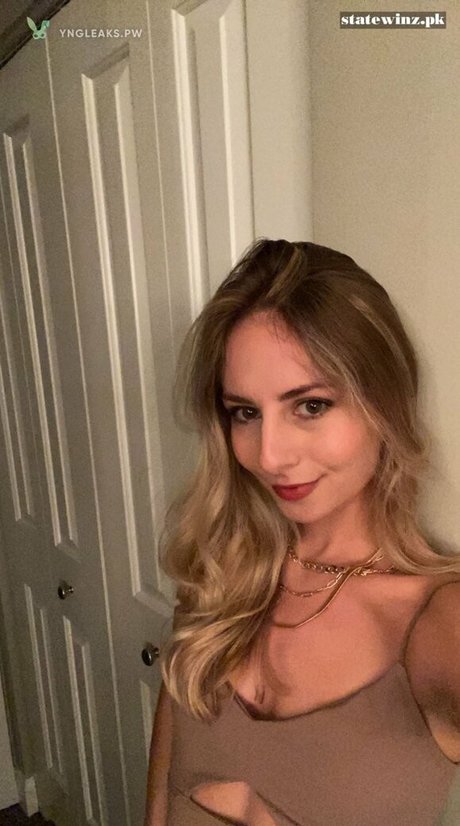 Tarah Kayne porn model pic