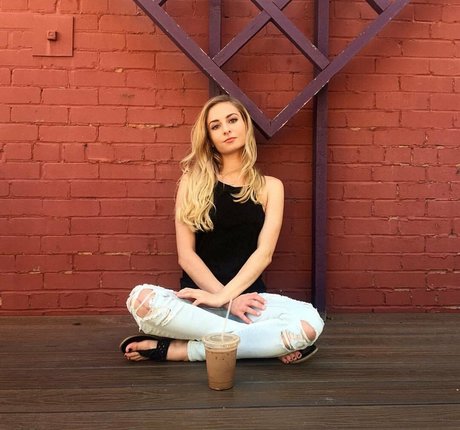 Tarah Kayne model photos