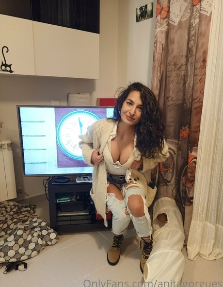 anitagorgues star beautiful pics